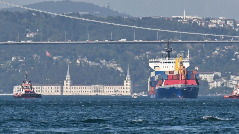 Boğazdaki gemi trafiği durduruldu