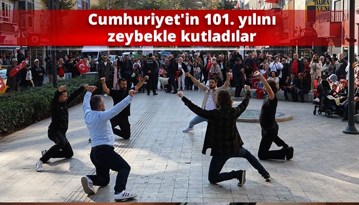 Cumhuriyet’in 101. yılını zeybekle kutladılar