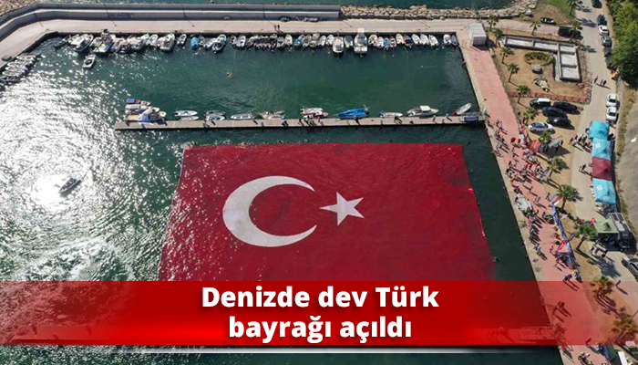 Denizde dev Türk bayrağı açıldı