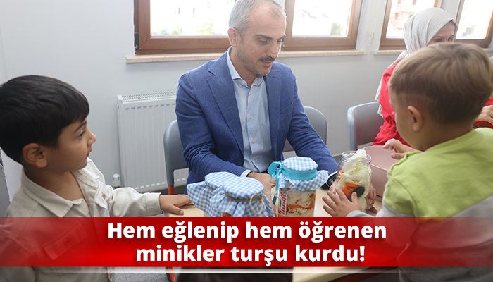 Hem eğlenip hem öğrenen minikler turşu kurdu!